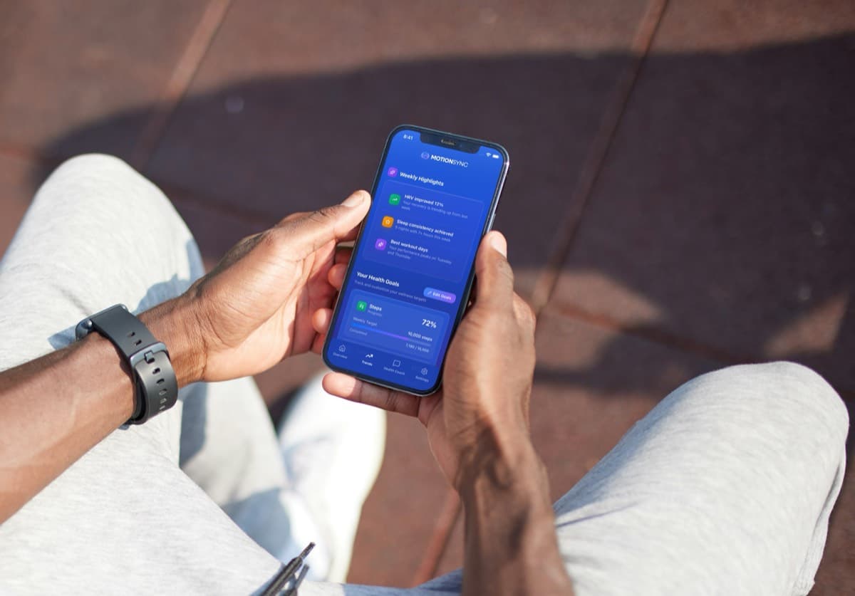 MotionSync app showing weekly health highlights summary